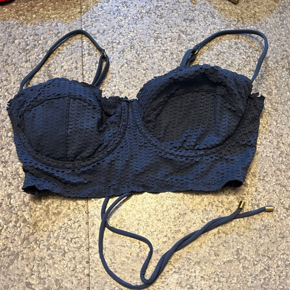 Like New! Women’s VIX Size Medium Blue Halter Top Bikini Top MSRP $90